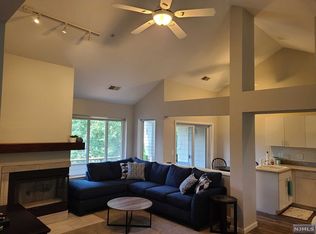 24 Harker Hill Dr #1124, Hamburg, NJ 07419