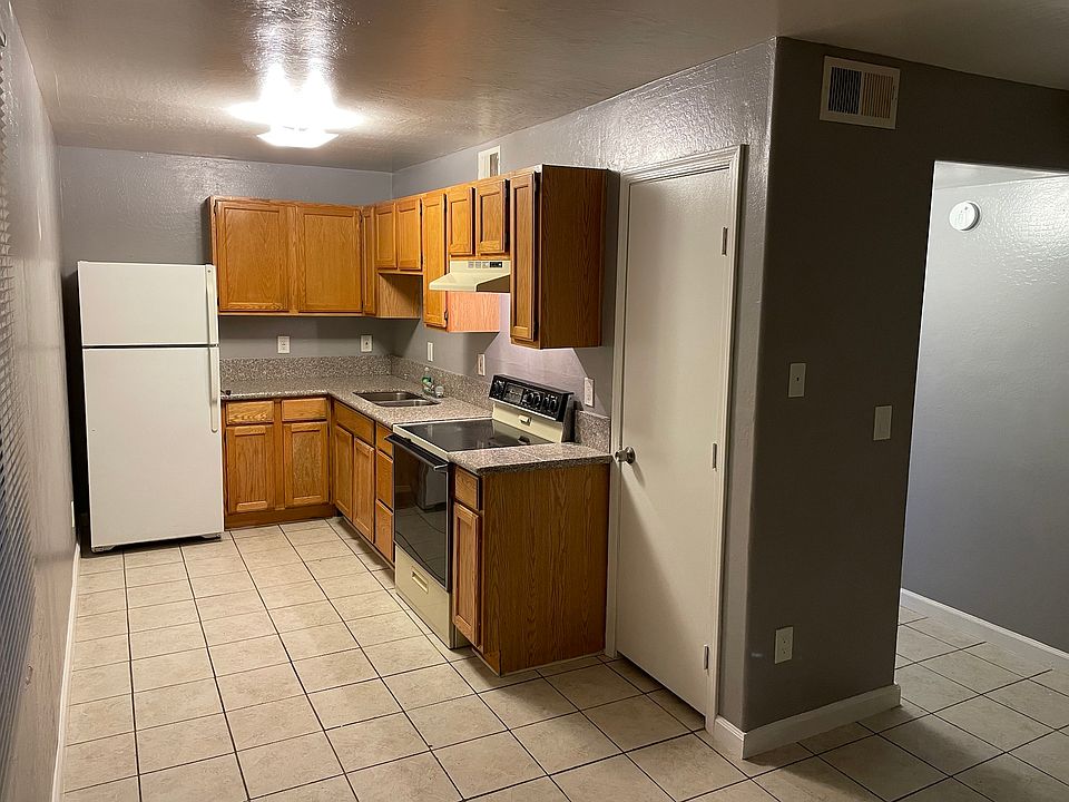 1st image of 602 E Townley Ave #11083315