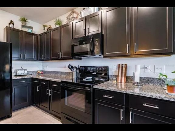 2nd image of 6928 Breezy Palm Dr