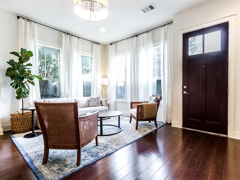 2520 Bluebonnet Ln #8 — Photo 3