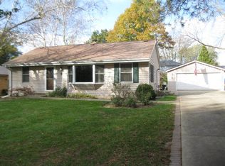 6 Sunset Ln, Algonquin, IL 60102