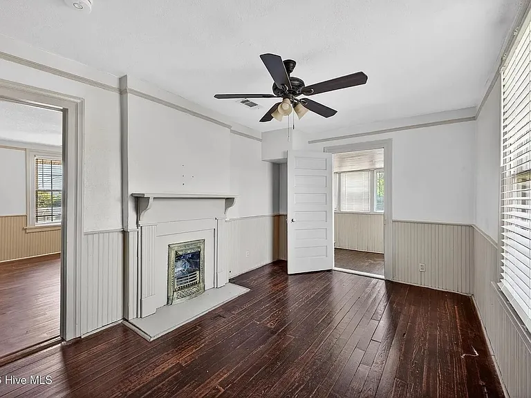 1102 Phillips St — Photo 32