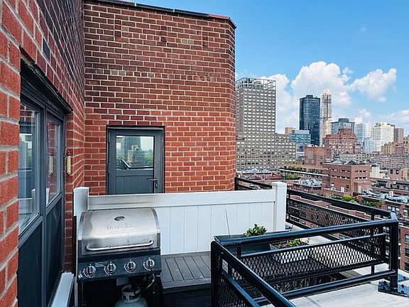 4th image of 440 E 62nd St APT 20D