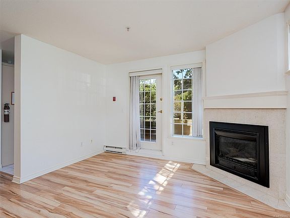 4th image of 1371 Hillside Ave #109