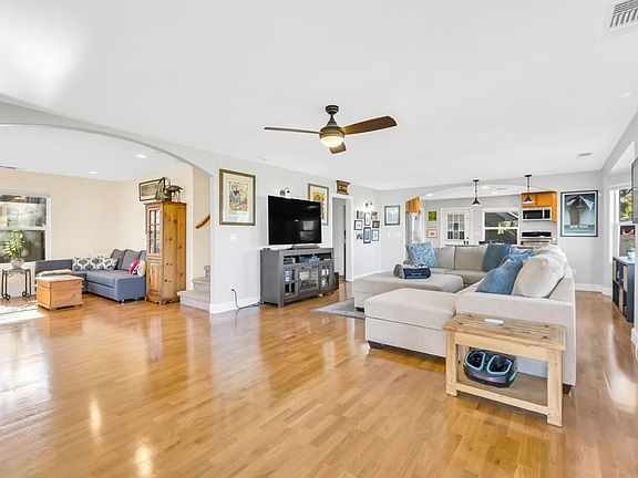 2nd image of 2195 Cantalier St