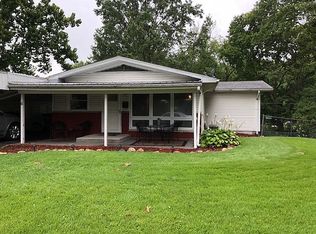 6 Crestwood Dr, Carlinville, IL