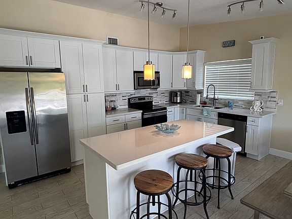 4th image of 16 Bahama Rd