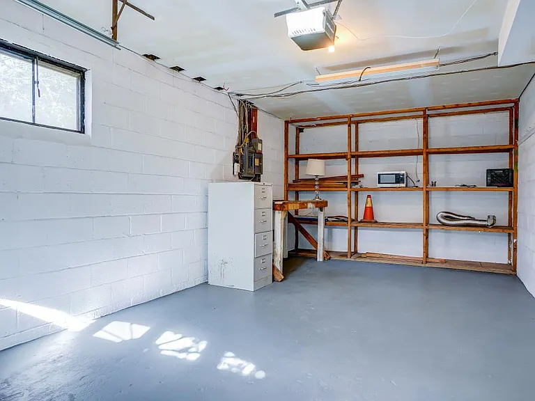 6417 Earlham Dr — Photo 28