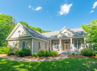 26 Wildwood Dr, Brookline, NH 03033