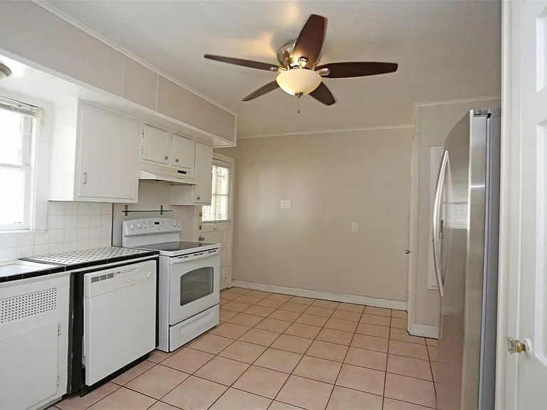 5625 Jackson St — Photo 8