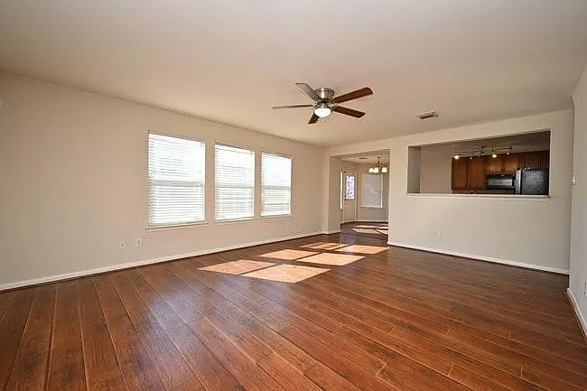 9403 Coatsworth Dr — Photo 37