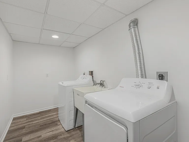 6824 Beagle Dr — Photo 25