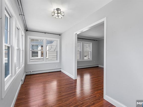 5th image of 475 Nelson Ave