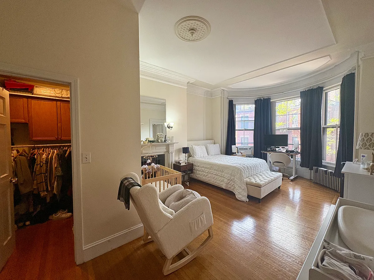 Building Photo - 381 Commonwealth Ave #4