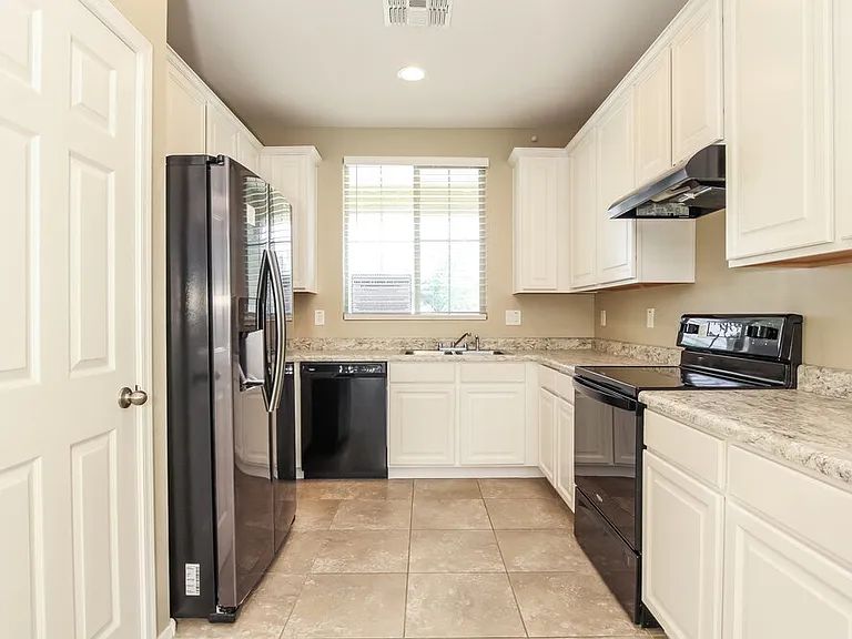 12164 W Superior Ave — Photo 7
