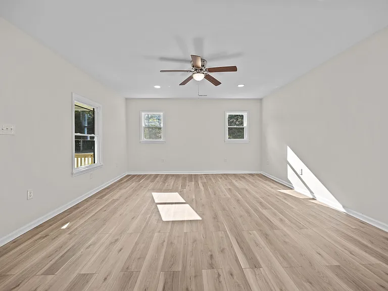 1005 E Russell Ave — Photo 10