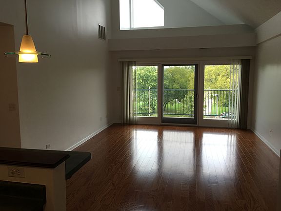 4th image of 1111 Burlington Ave Unit 416