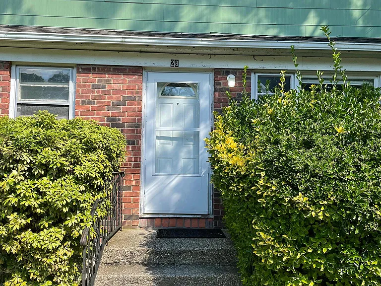28 Warner Ln #1 — Photo 8