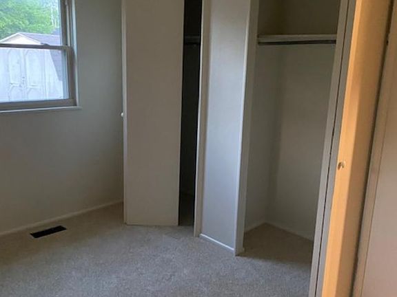 4th image of 910 Windsor Dr