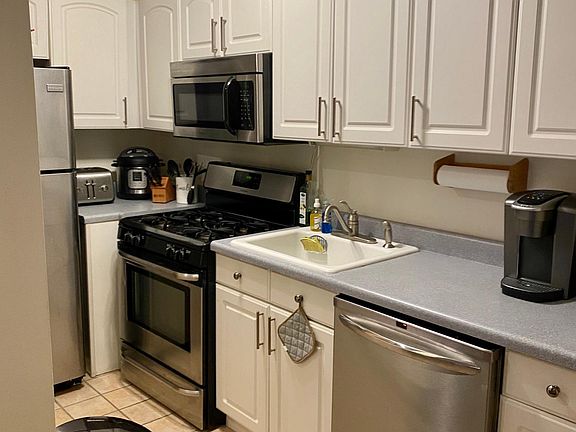 4th image of 803 W Oakdale Ave APT Ga