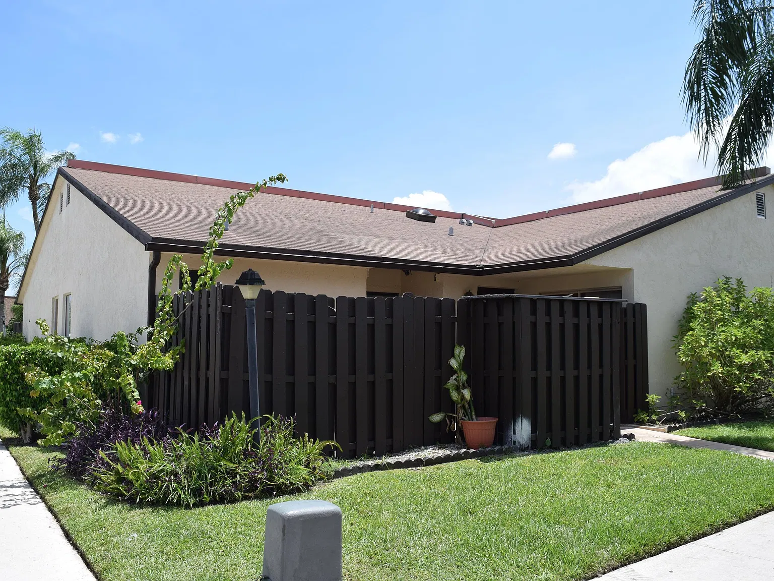 2 bed, 2.0 bath, 970 sqft, $1,950 — Photo 2