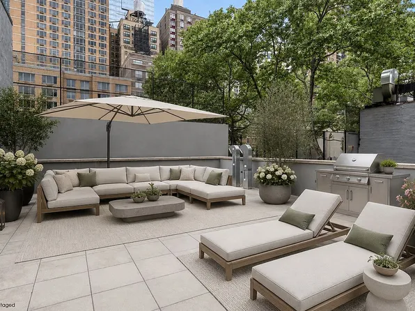350 W 44th St #2O5, New York, NY 10036