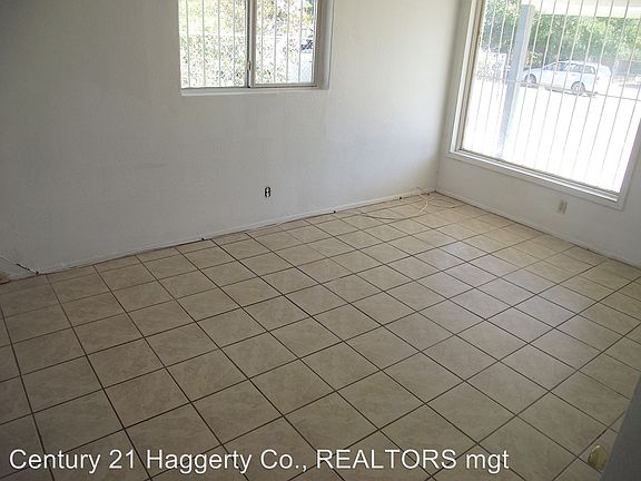 3rd image of 10329 Windsor Dr