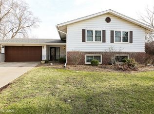2623 Jackson Dr, Woodridge, IL 60517