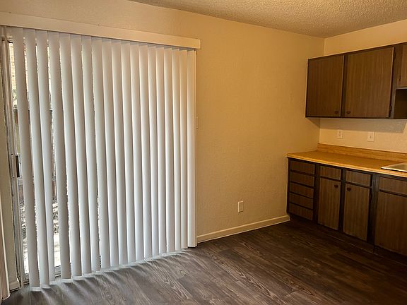 5th image of 1100 Harley Dr #1