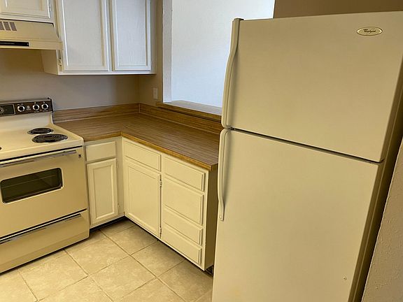 5th image of 27 E Mountain Ln