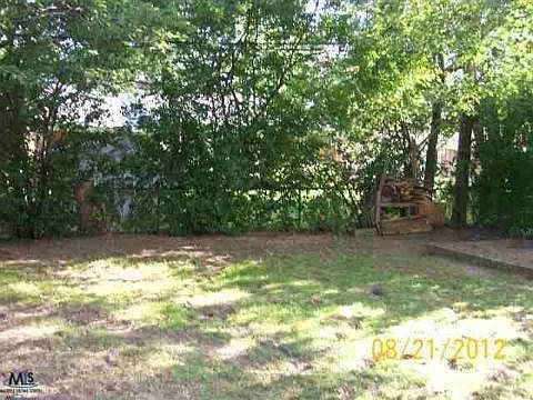 3rd image of 21521 Maple St