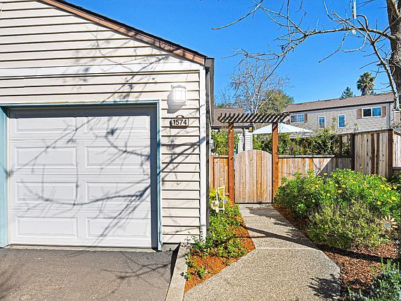 4th image of 1574 Yardley Street