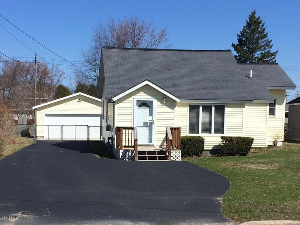 1st image of 923 Pine St