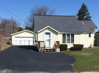 923 Pine St, Ludington, MI 49431