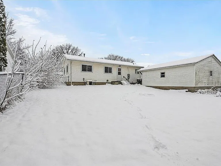 1417 Starview Dr — Photo 3