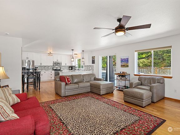 5th image of 2606 30th Avenue SE