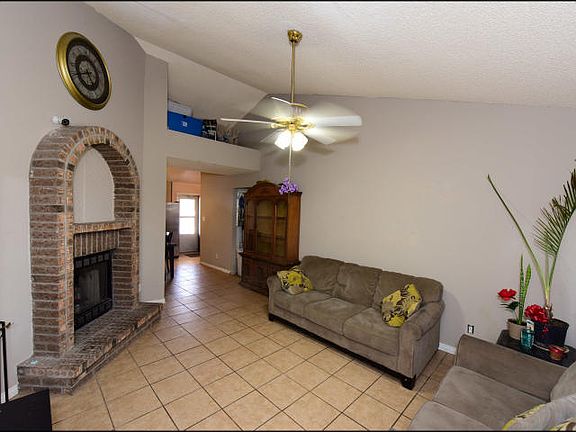 4th image of 15327 Fairwood Ct