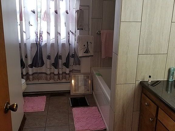 Up Stairs Bath with granite 