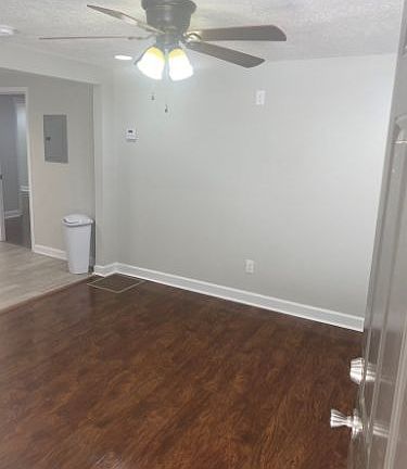 3rd image of 12 Byrd St W