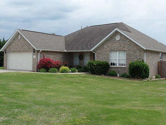 4th image of 880 Primrose Ave