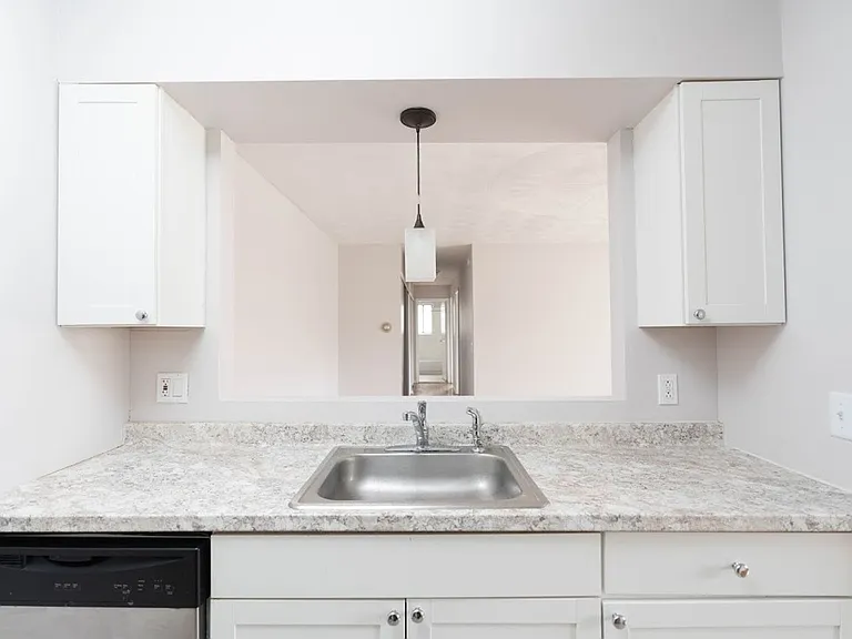 154 Woodhill Dr #1 — Photo 1