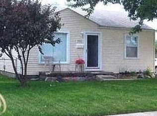 29047 Elmwood St, Garden City, MI 48135
