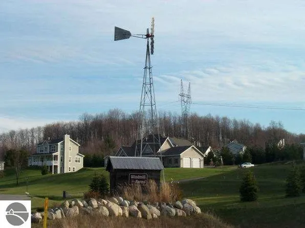 42 Farm Ln, Traverse City, MI 49696