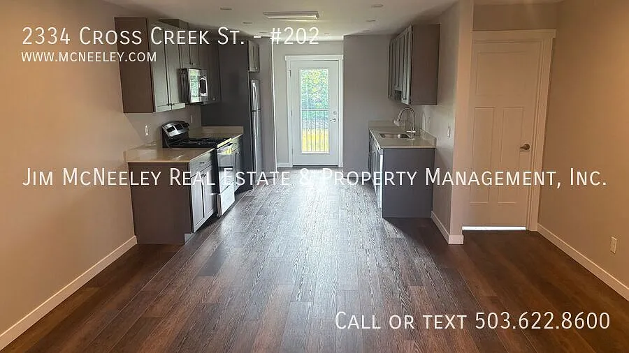 2BR/2BA Second-Floor Unit with Covered Deck & River Views — Photo 4