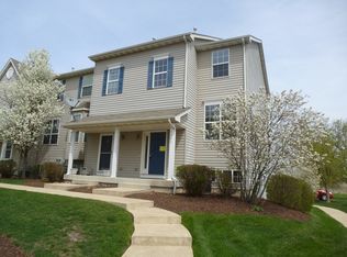 1375 Chestnut Ln, Yorkville, IL 60560