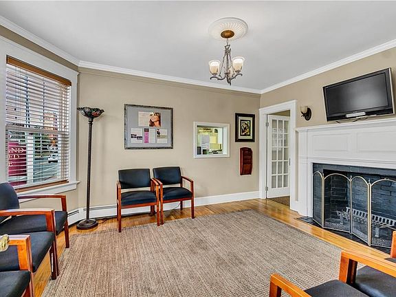 4th image of 521 Park Ave