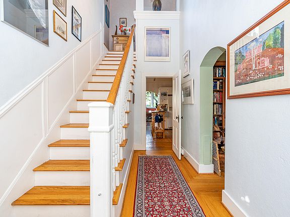 4th image of 108 Nob Hill St