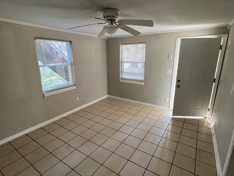 1653 Sheridan St — Photo 2