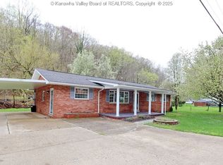 415 Midway Rd, Alum Creek, WV 25003