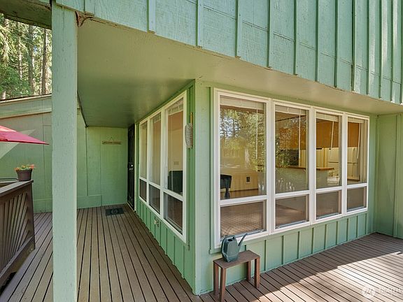 5th image of 17830 Overlake Court SE